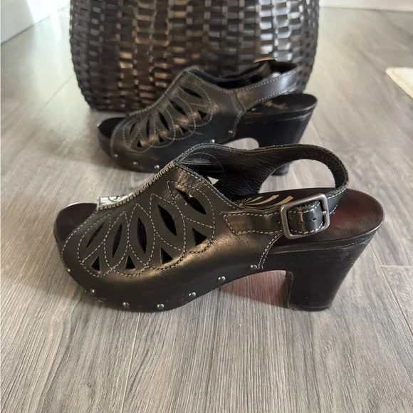 Dansko Black Cutout Women's Sandals Size 8.5 - Picture 8 of 13